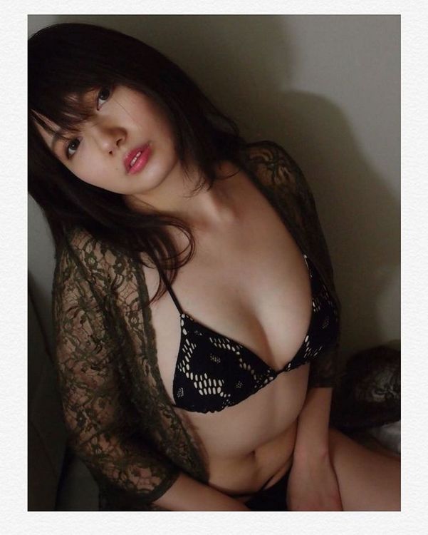 Aina Izumiya photo 1